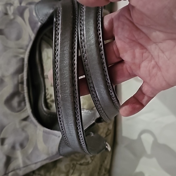 Authenticate Coach shoulder bag - Picture 6 of 8